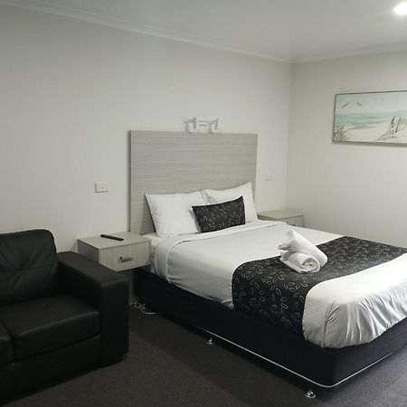 Big Valley Lakeside Paradise Motor Inn Shepparton Exterior photo