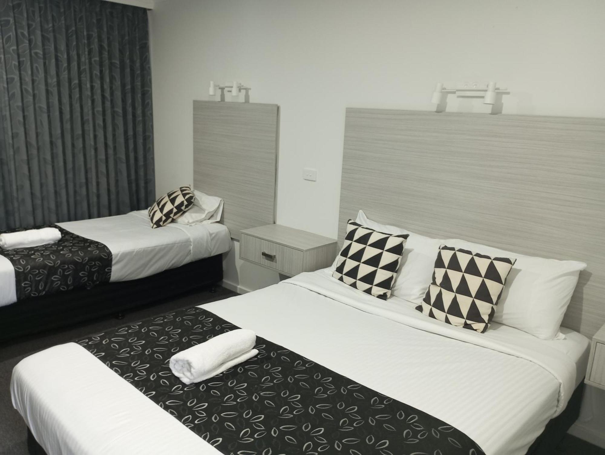 Big Valley Lakeside Paradise Motor Inn Shepparton Exterior photo