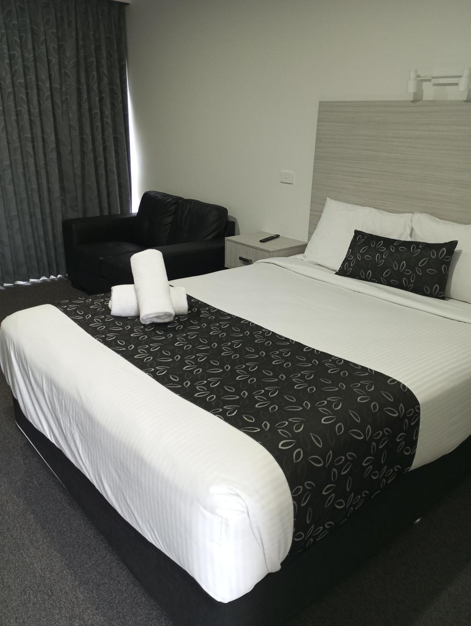 Big Valley Lakeside Paradise Motor Inn Shepparton Exterior photo