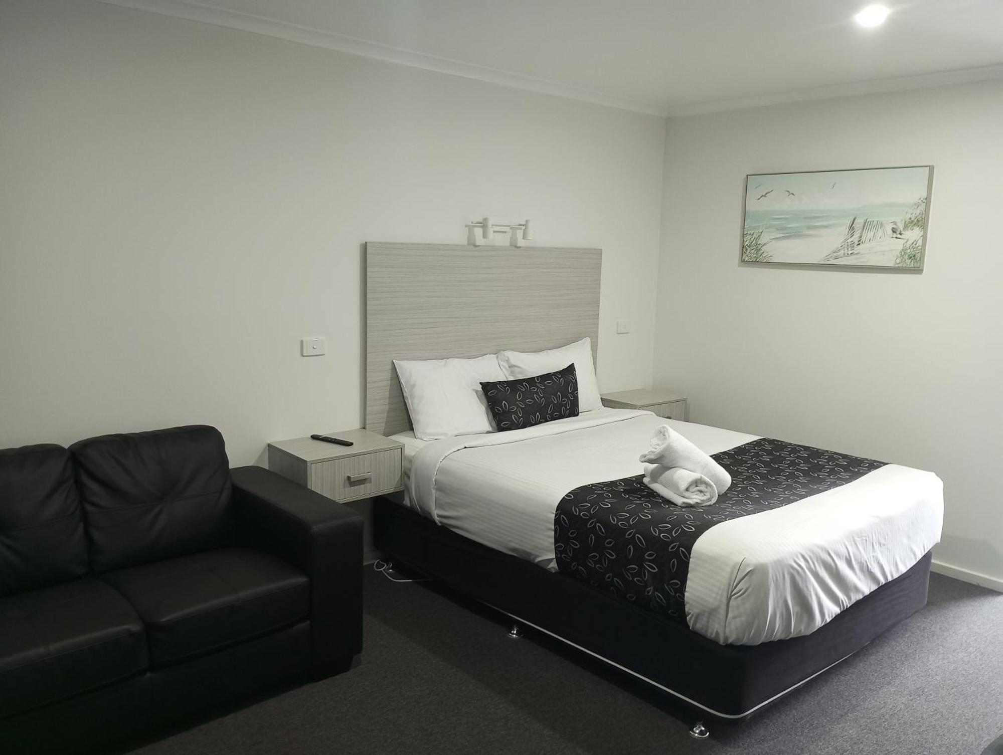 Big Valley Lakeside Paradise Motor Inn Shepparton Exterior photo
