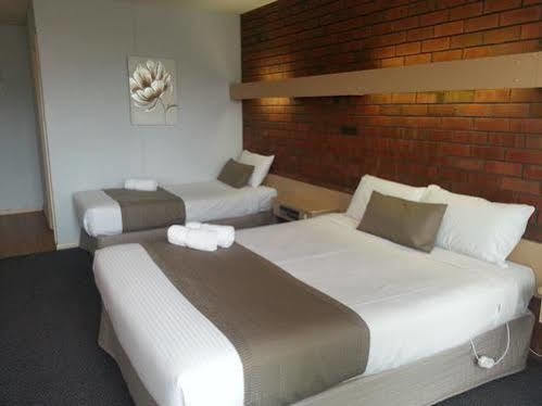 Big Valley Lakeside Paradise Motor Inn Shepparton Exterior photo